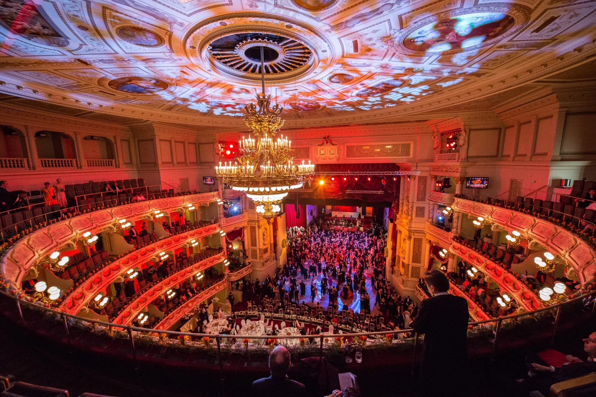 Gala in der Dresdner Semperoper mit Lichtprojektion